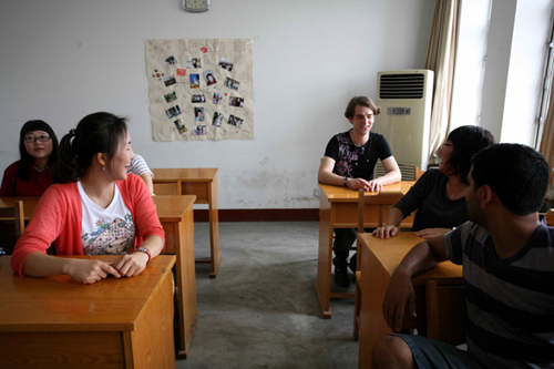 Roussillat Sebastien (third R), a 22-year-old French student at Shandong Normal University, talks to his classmates. Roussillat Sebastien (third R), a 22-year-old French student at Shandong Normal University, talks to his classmates.